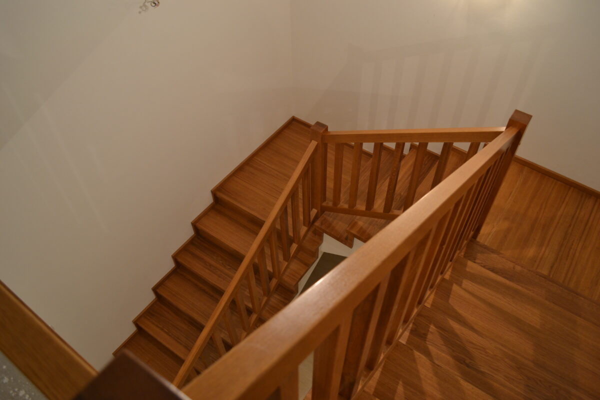 schody so sústružením zábradlím, schody na mieru